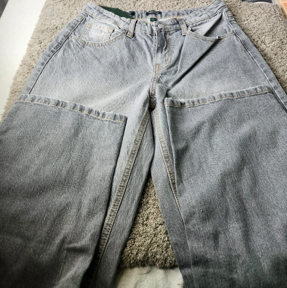 Wild Fable Mid-Rise 90s Relaxed Straight Gray Jeans Size 8/31" - Picture 3 of 16